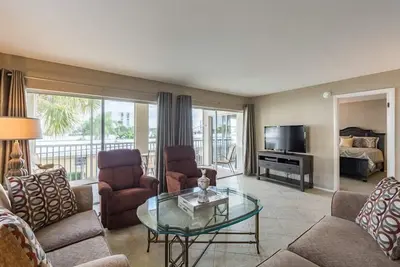 Image de Unit 159 -2 bedroom 2 bathroom Gulf side Club Corner Condominium