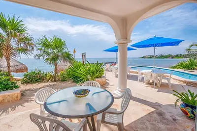 Image de Upscale ground level condo, Ac, WiFi and swimming pool!