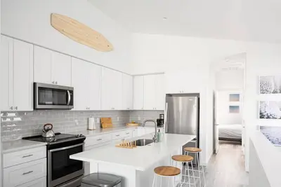 Image de Clean, light and airy beach townhouse