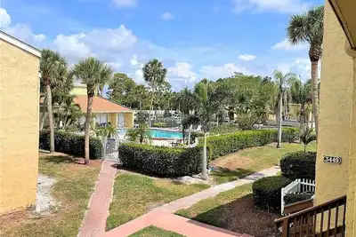 Image de 2bd/2bth apartment, fenced in yard. 10-minute drive to beautiful Siesta Beach.