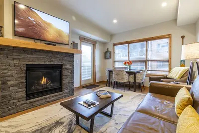 Image de Luxury Escape in Canmore!