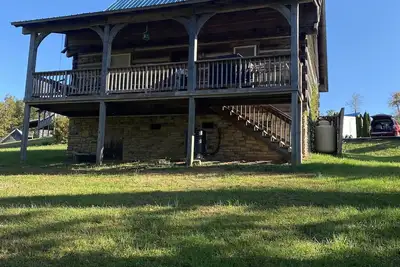 Image de Cozy Log Cabin Near the Parkway