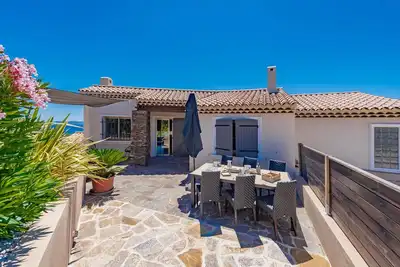 Image de Superbe Appartement \"Haut de Villa\", Vue Mer Panoramique, Piscine