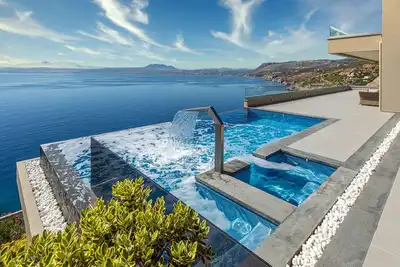 Villa Amfitriti - Luxury 6 bdr Villa with infinity heated pool