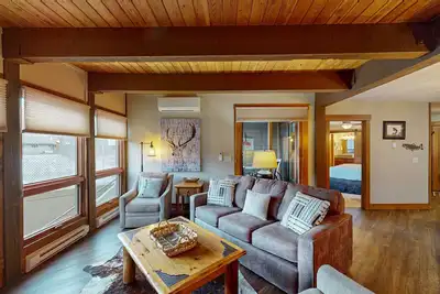 Image de Lovely condo with pool, hot tub, washer/dryer - 1 block to Steamboat Ski Lifts