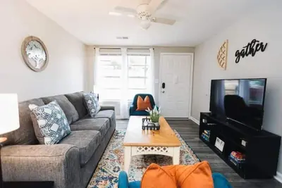 Image de Avondale Home, Mins to Downtown-Forest Park Place