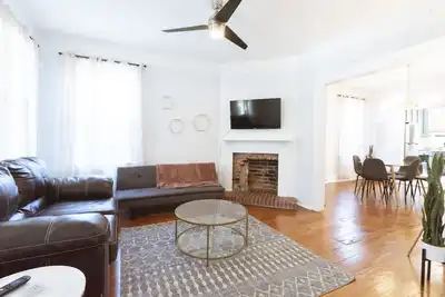 Image de Pet-friendly w/ Back-yard ★ Near everything the Starland District has to offer!