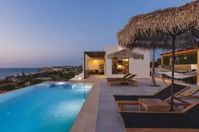 Image de Villa Celestia - Private Infinity Pool & Superb Seaview, 500m from Beach