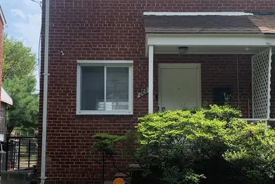 Image de Cozy Two Bedroom with parking!