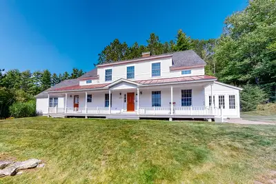 Image de Two-story, spacious, dog-friendly house w\/mountain views & large front porch
