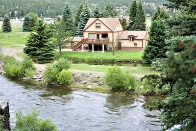 Image de Riverfront home with pond, patio, deck, and kitchen + kitchenette - near trails