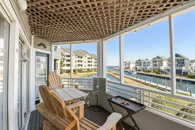 Image de Dock Holiday: Canalfront condo, Water Views, Fisherman's dream with Boat Dock
