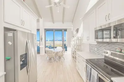 Image de Ocean View Townhouse in Exclusive 12-Unit Complex