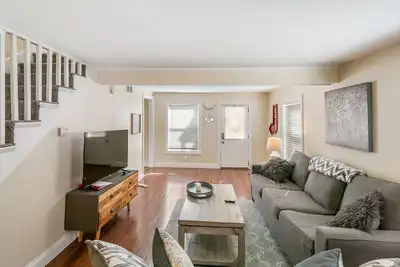 Image de Charm & Convenience, Walk to Downtown