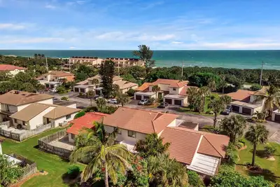 Image de Townhouse, Steps to the Beach