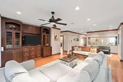 Image de 5 Minutes to Campbell - Clarksville Craftsman