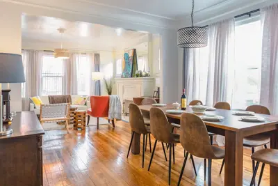 Image de Stunning Home in Uptown Detroit - Sleeps 6, close to everything!