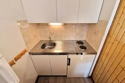 Image de studio 4 personnes en petite résidence calme