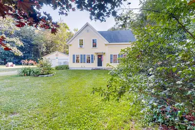 Image de Renovated 19th-Century Farmhouse w\/ 270 Feet of Waterfront & Sunset Views