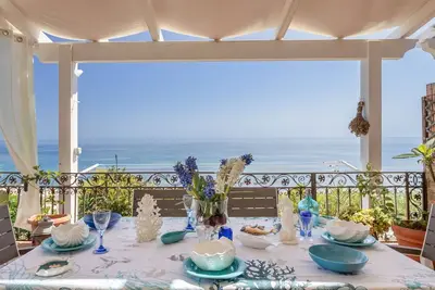 Image de Belle maison de vacances privée pour 6 personnes avec climatisation, Wifi, Tv, terrasse et parking