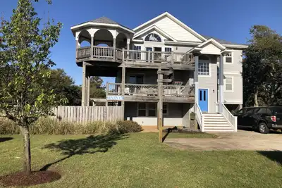 7Cs: Beach, Pool, Spa, Pets, Big Fenced in Backyard, Location! ! !