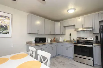 Image de Apart#4 in 4Plex 2b\/1b near to Stanford, Hqfb and Amzn.
