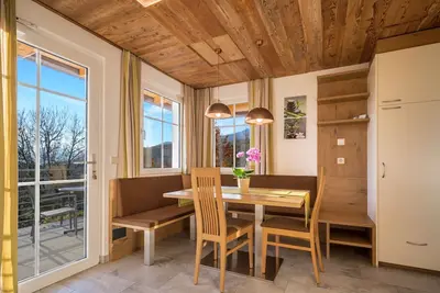 Image de Appartement \"Treyer 8 Romantica\" avec vue sur les montagnes, Wi-Fi, terrasse et jardin