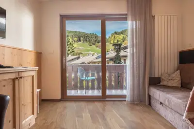 Image de Appartement \"Trocker Kastelruth 4\" près de Seiser Alm avec vue sur montagne, bain à remous et sauna