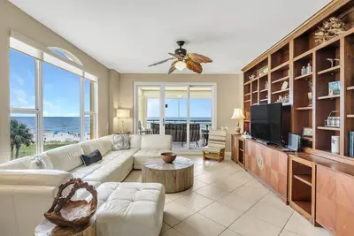 Image de Beach Colony Tower 3a- Beach Front unit with large terrace!