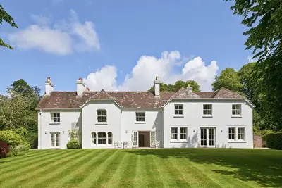 Image de Luxury Country Manor House with private grounds and swimming pool