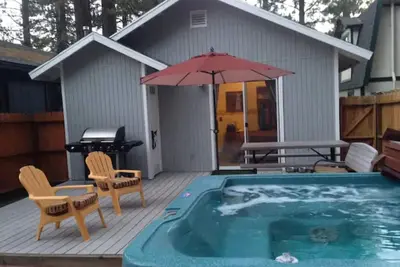 Image de Cozy 2br Cabin & Spa Minutes to Most Attractions, Inc. Ski Areas, Village & Lake