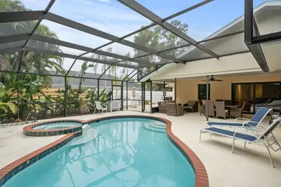 Image de Tropical Retreat with free pool heat!
