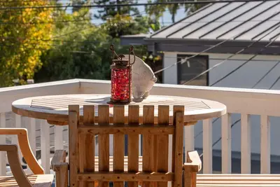 Image de Montgomery \"South\" - Ocean views with a short walk everywhere with beach gear!