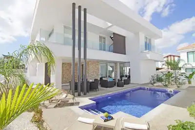 Image de Luna - A Luxury 3 Beds Villa with private pool
