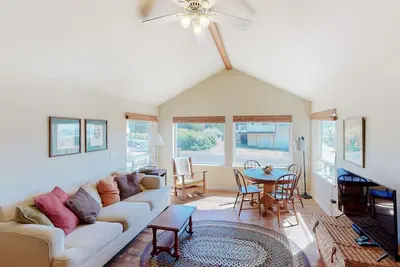 Image de Family-friendly house w/ocean and beach views, WiFi, & steps away from the beach