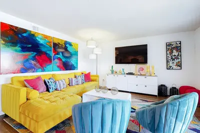 Image de Colorful condo w/ a private balcony, gated entrance, shared pools