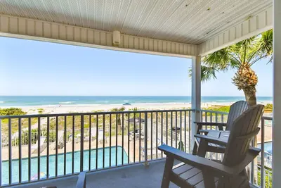 Image de Oceanfront 2/2 with Private Elevator!
