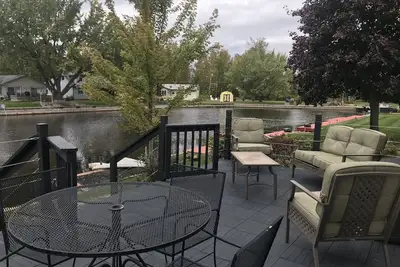 Image de Beautiful Canal Front Houghton Lake 3/2. Close to trails. Golf cart use in sub