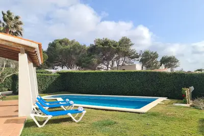 Image de Magnifique villa très bien située avec vue mer, piscine et beaux jardins