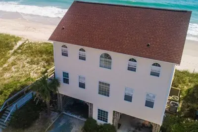 Image de Oceanfront Oasis House - 5 bedroom, 3. 5 bath, Elevator, Formerly Flip Floppin