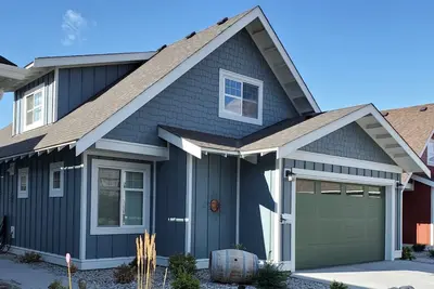 Image de Perfect Canadian getaway in the sunny Okanagan at The Cottages on Osoyoos Lake!