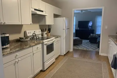 Image de Clean, cozy and updated single story townhouse in a great location!