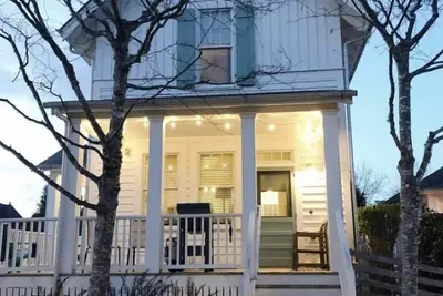 Image de Vintage-inspired cottage in Seabrook, sleeps 7