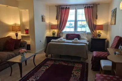 Image de Cozy 1 bedroom on the creek 15 min drive to State College