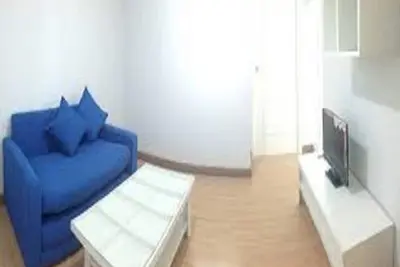 Image de 2 très grands lits avec service d'accueil en taxi