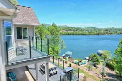 Image de Sunnyside Shores  By Chatuge Home Concierge <br>private dock, covered boat slip, deep water year round, hot tub, firepit, grill, lakefront