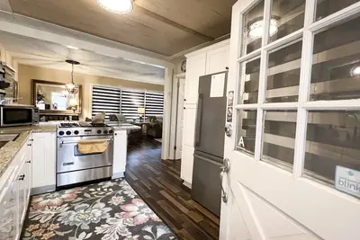 Image de RiverHouse - SamFrank (Unit A) - 1bd\/1ba with Carport - Near Amerson River Park