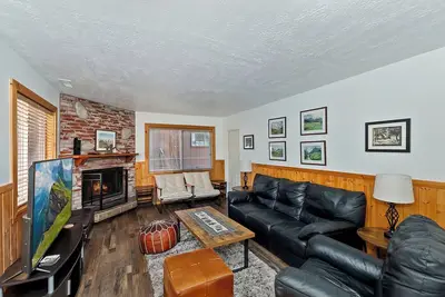 Image de Red Robin Cabin 2 Blocks from the Lake, Red Robin 2 Blocks from the lake