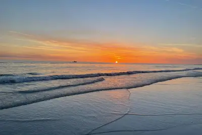 Image de Siesta Key Beachfront, Updated 2 Br, 2 Ba Condo, Sunset Views; Peppertree Bay!