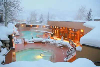 Image de Ski in\/ski out 4br residence in Snowmass Village - onsite pool & hot tubs!